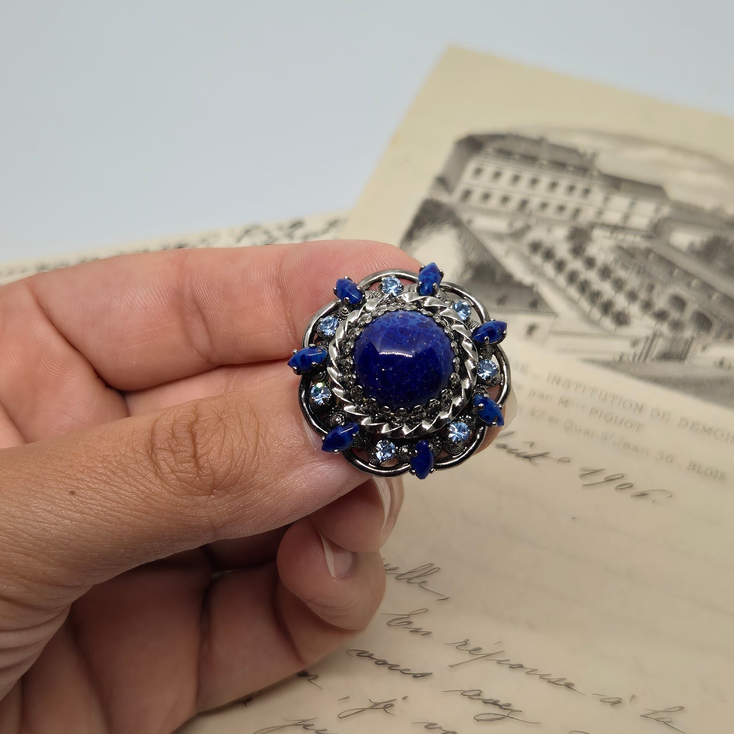 Feine 50er Jahre Brosche Blume Blüten Silber blau Kranz