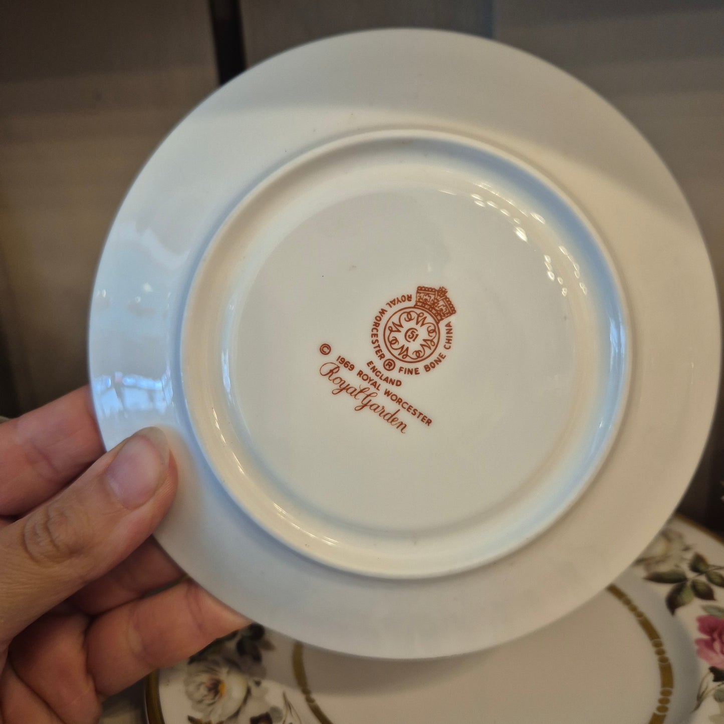 Royal Worcester Fine Bone China England 1969 Royal Garden Kaffee / Tee Sammeltasse mit Kuchenteller Blumenmuster