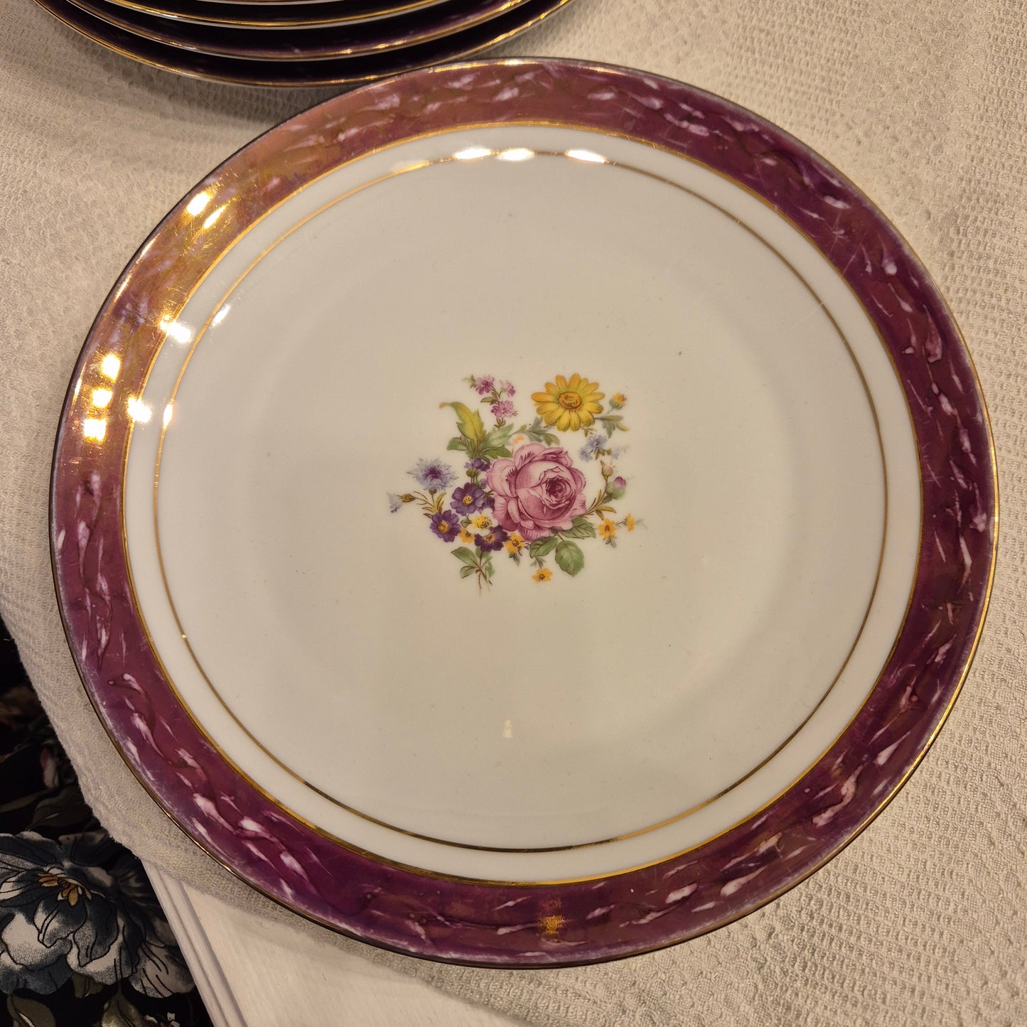 6x Antike flache Speiseteller Blumendekor weiß mit lila Goldrand