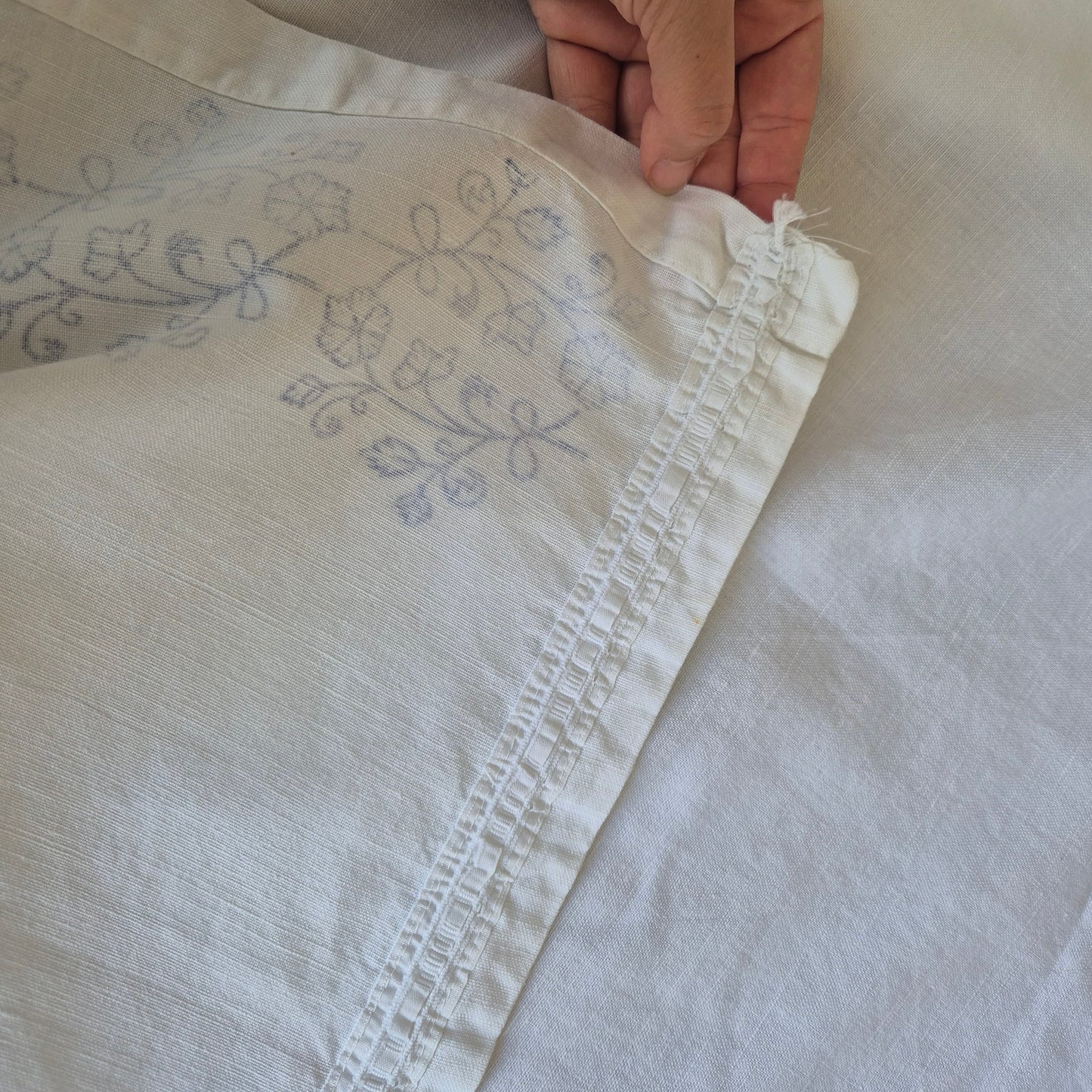 Vintage Baumwolle Gardine mit blauem Stempel Muster rechte Seite 118x166cm Handgemacht