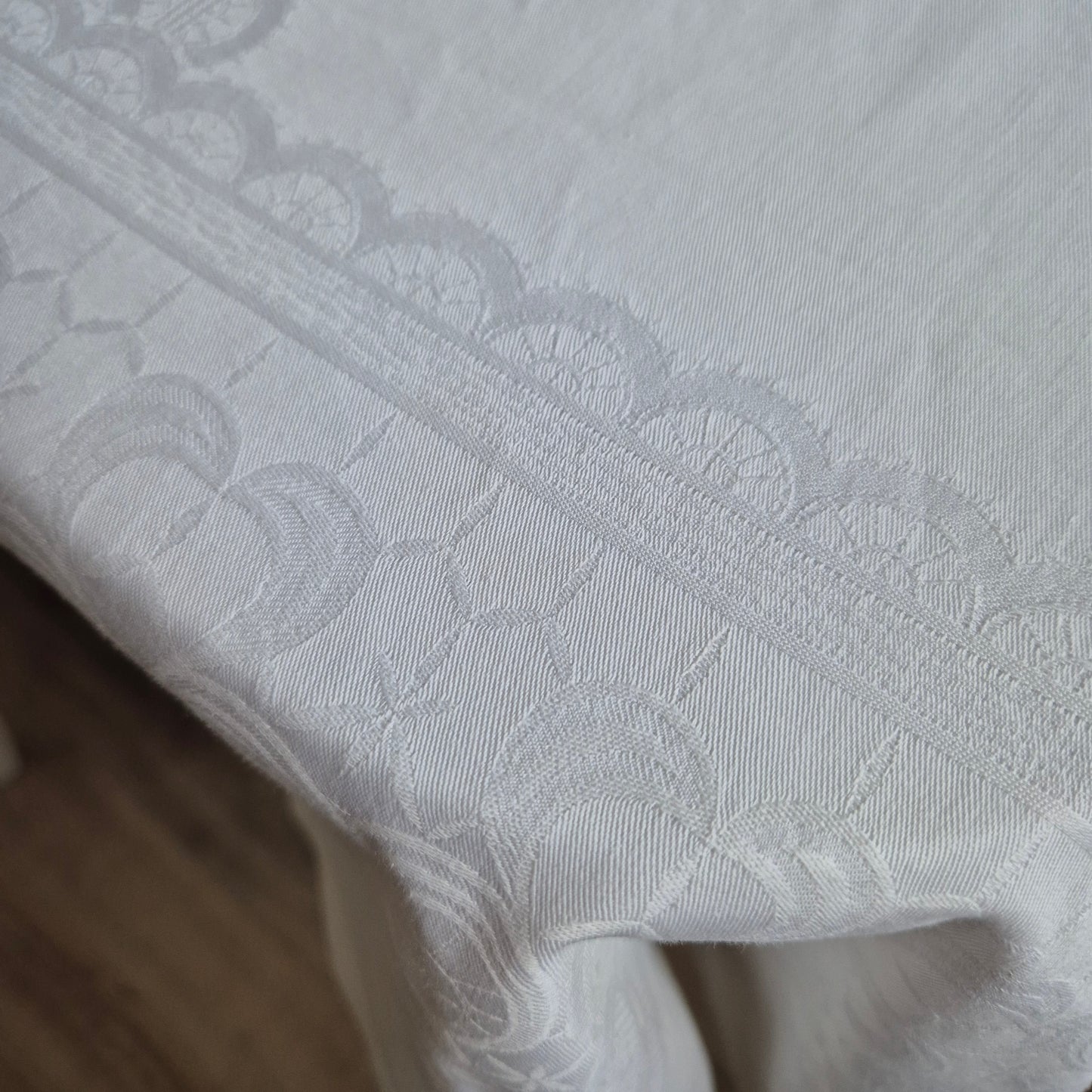 Vintage Tischdecke weiß 120x 265cm Damast weiß