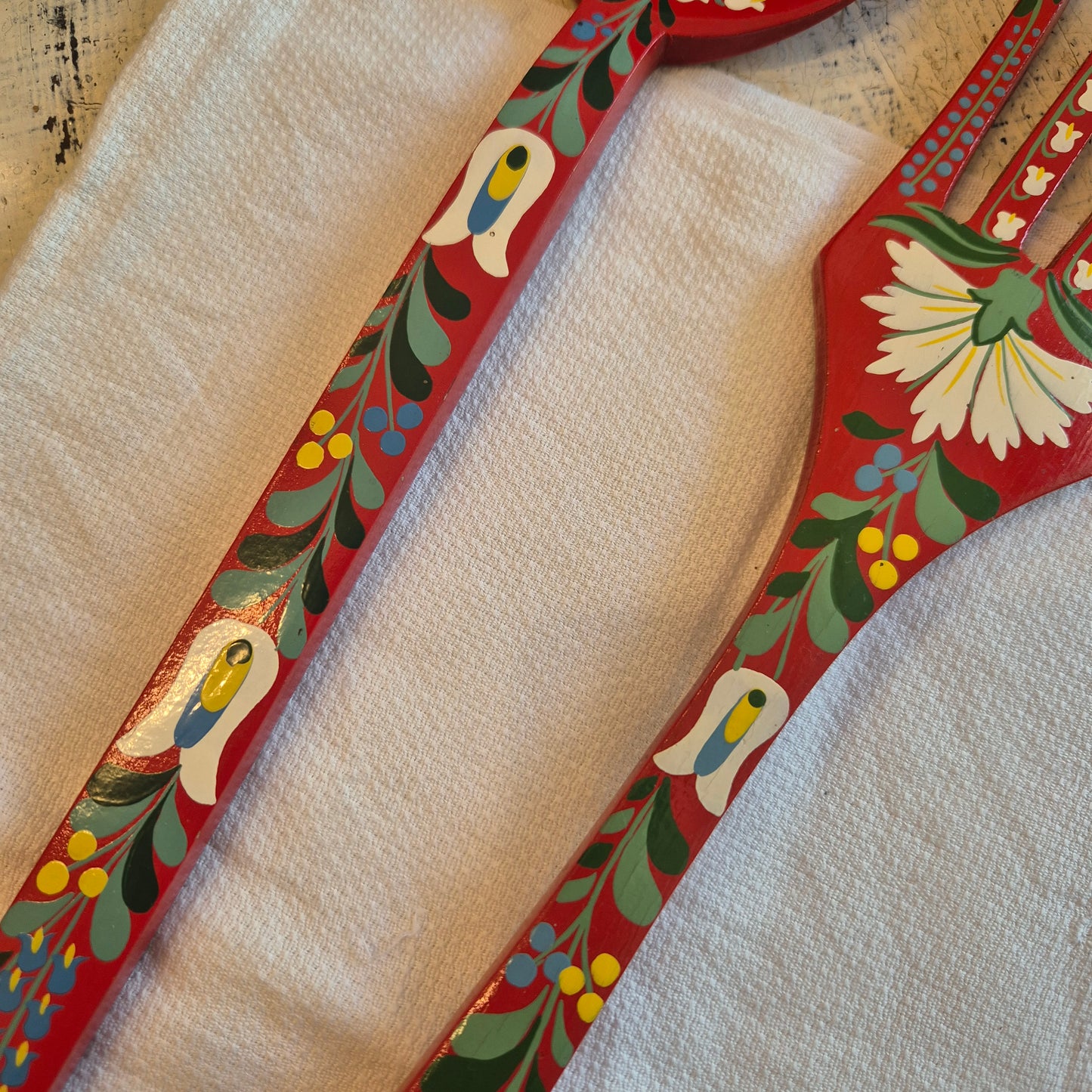 Vintage Deko Holzbesteck Löffel & Gabel für die Wand Küche handbemalt rot Blumenmalerei