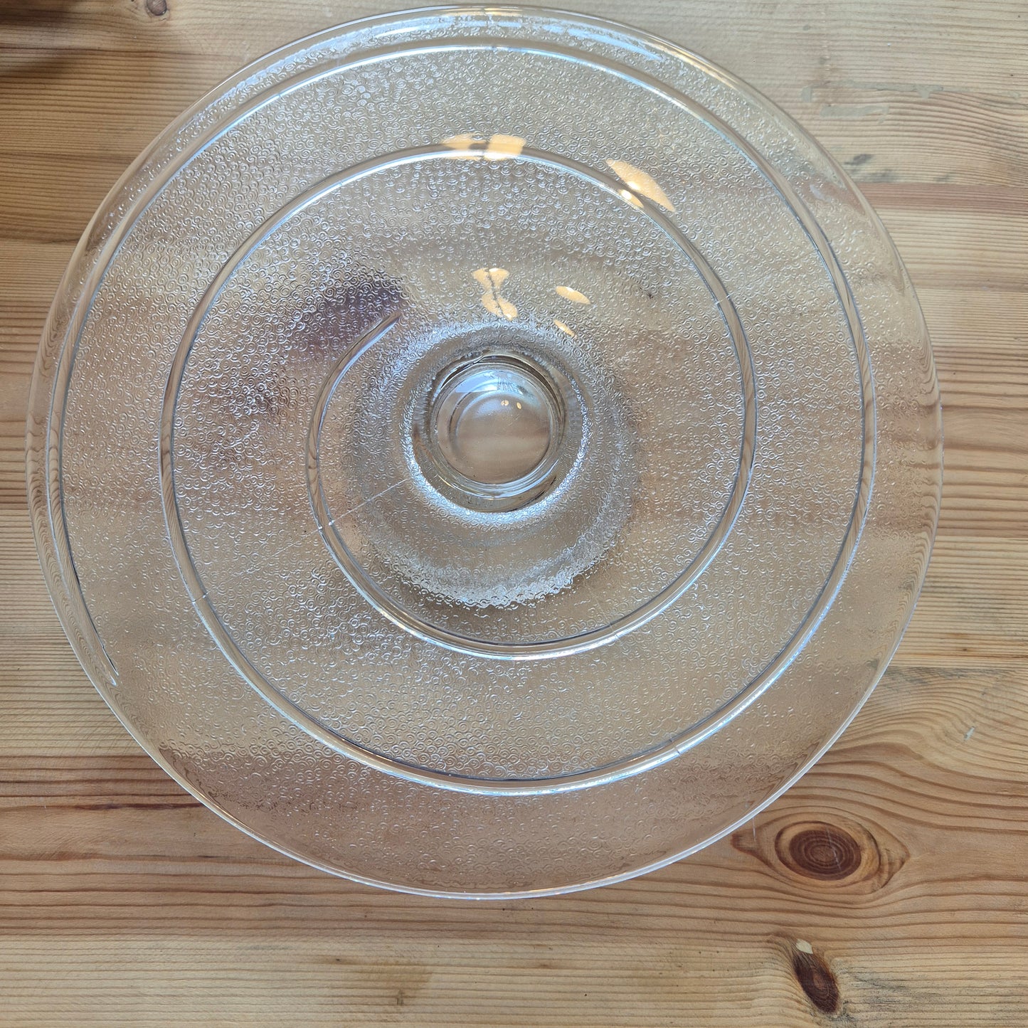 Alte transparente vintage Tortenplatte Ständer auf Fuß stabil Strudel