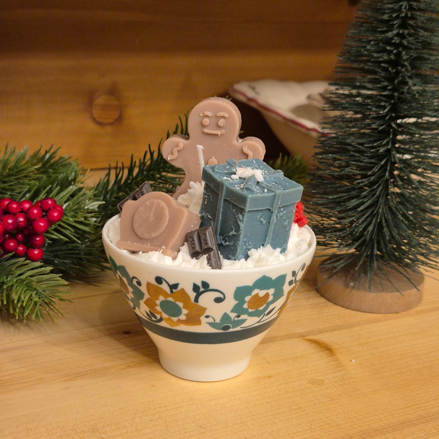 Handgemachte Sojawachskerze Weihnachtesgeschenk Sahne Lebkuchen Dessert in Antiker Porzellan Tasse Lettin DDR