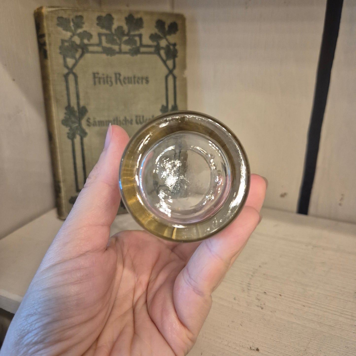 Antikes Jugendstil Glas Trinkglas mit goldenem Buchstabe W Monogramm W.