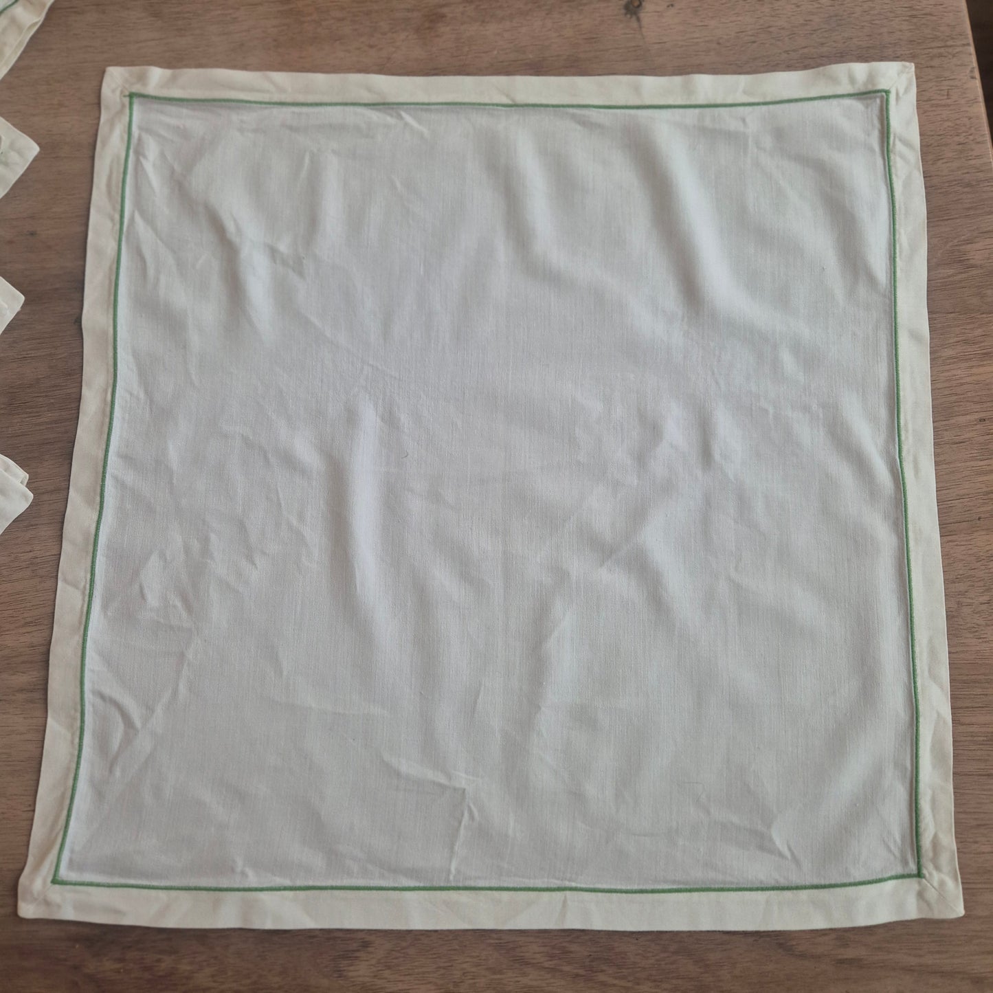 9x Grüne Stoffservietten Vintage 47x47cm Grün und brauner Rand Baumwolle Leinen