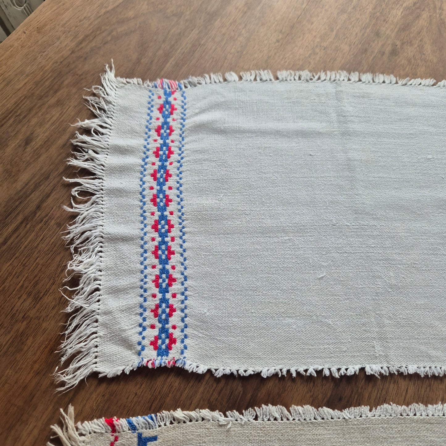 2x Antike kleine Tischdecken Deckchen blau weiß rot traditionell Platzdecke 30x45cm & 45x18cm