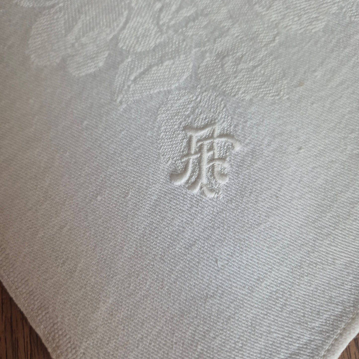 Antike Jugendstil Serviette oder Mitteldecke mit Monogramm A.F