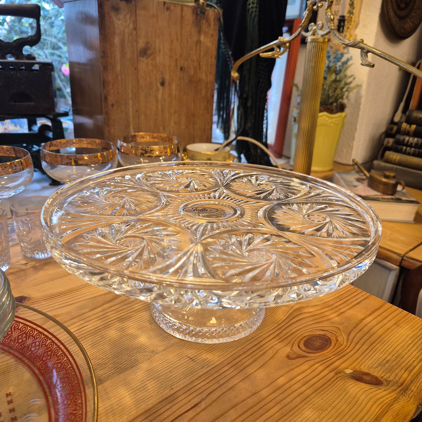 Vintage Bleikristall Kuchenplatte/Tortenplatte Ständer mit Fuß 60er Jahre mit Muster Ornamenten