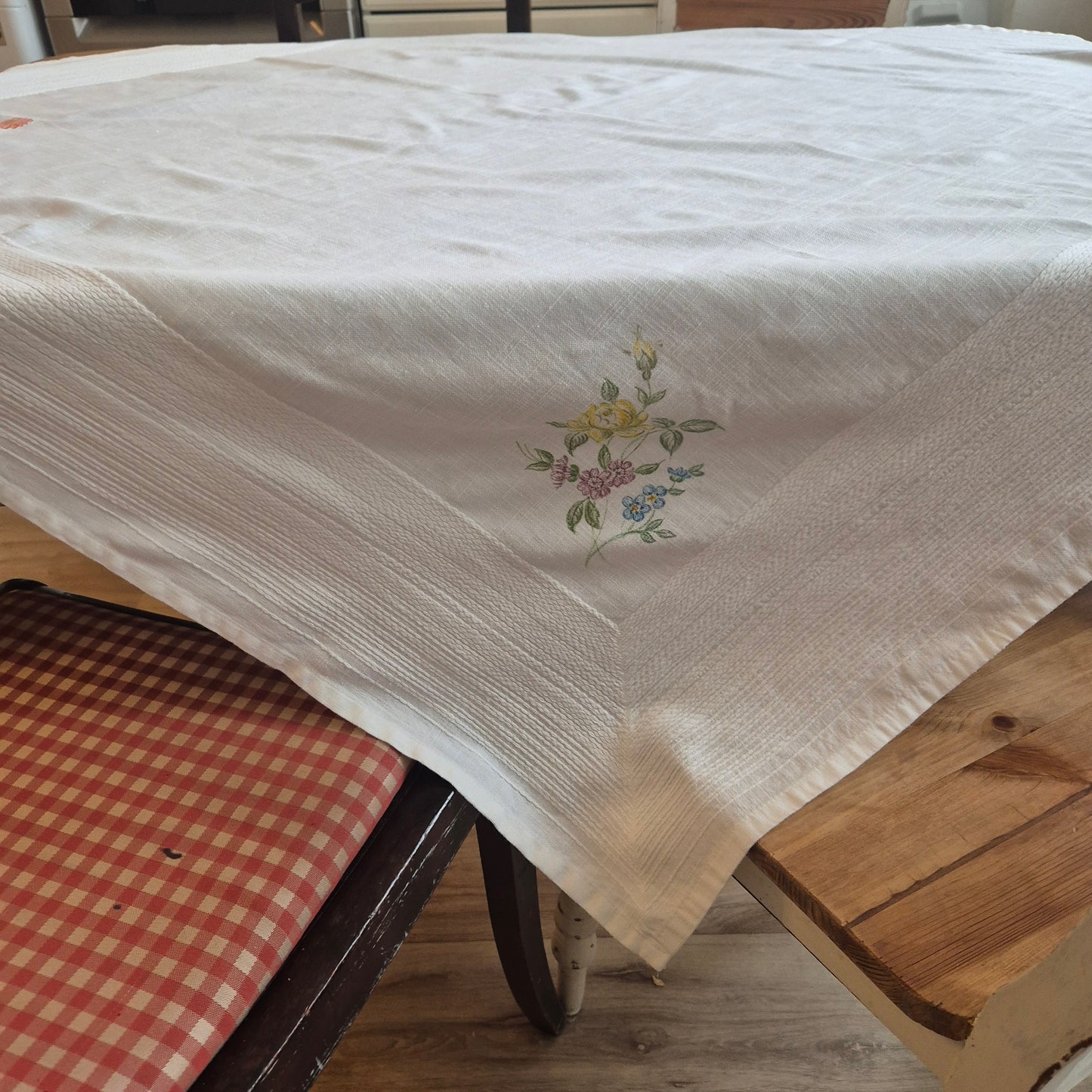 Vintage Baumwolle Tischdecke von 1982 weiß mit Blumendruck 126x126cm