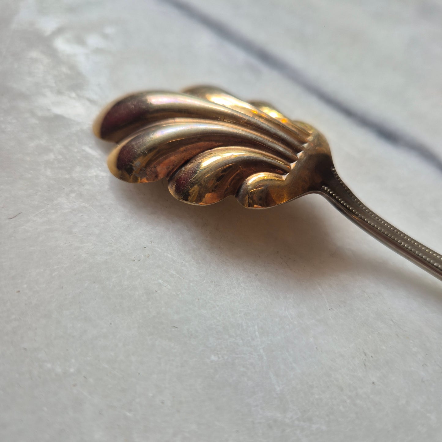 Antiker Muschelform Löffel Zuckerlöffel Alpacca Gold und Silberfarben