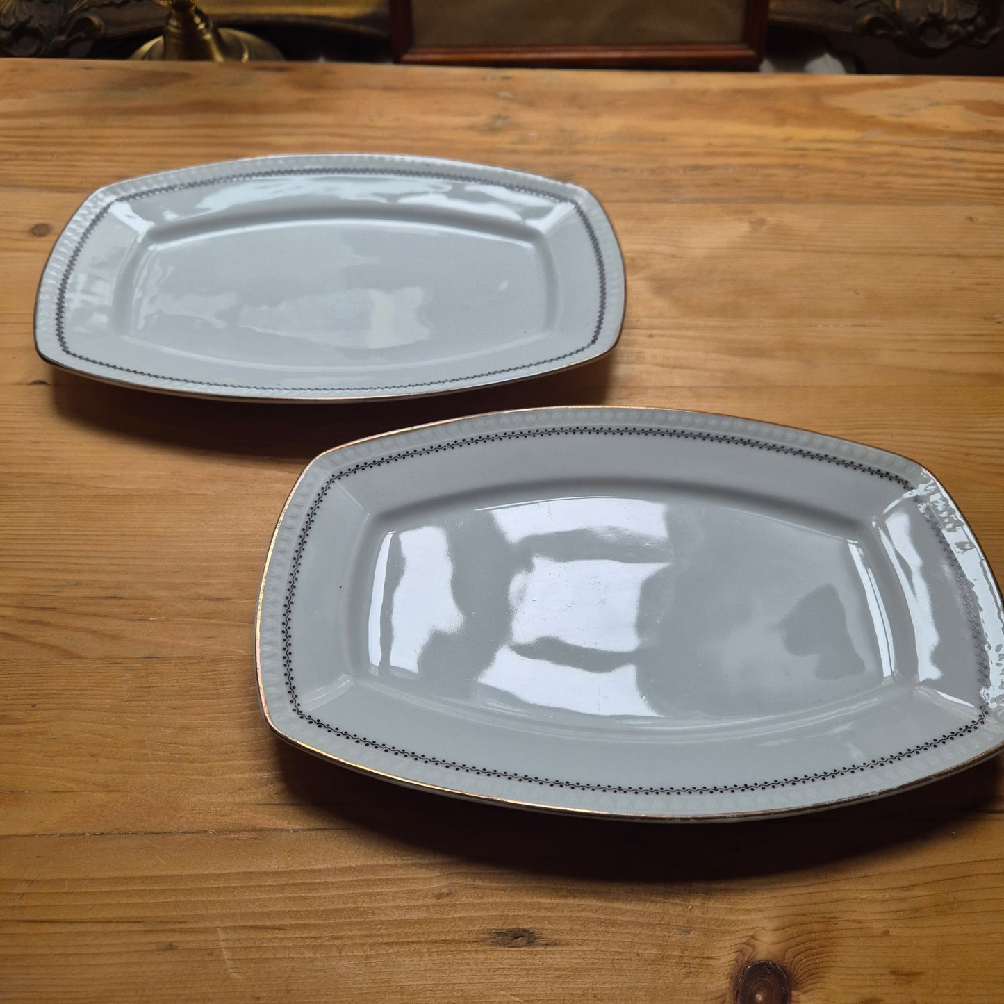 2x Alte Servierplatten Teller Vintage Silesia Porzellan weiß gold schwarz