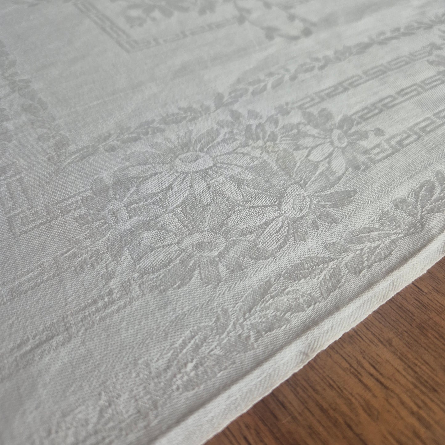 Antike Jugendstil Serviette/Mitteldecke weiß 55x60cm Damast Blumen