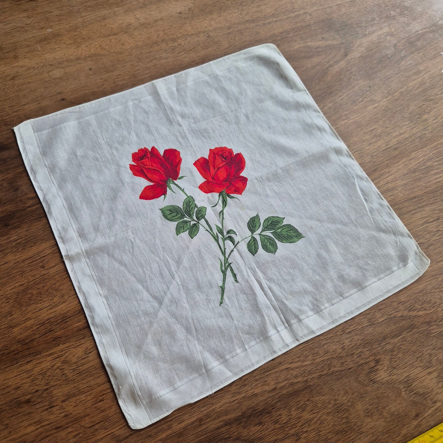 Vintage Stofftaschentuch weiß mit Rosen bedruckt Baumwolle 31x33cm