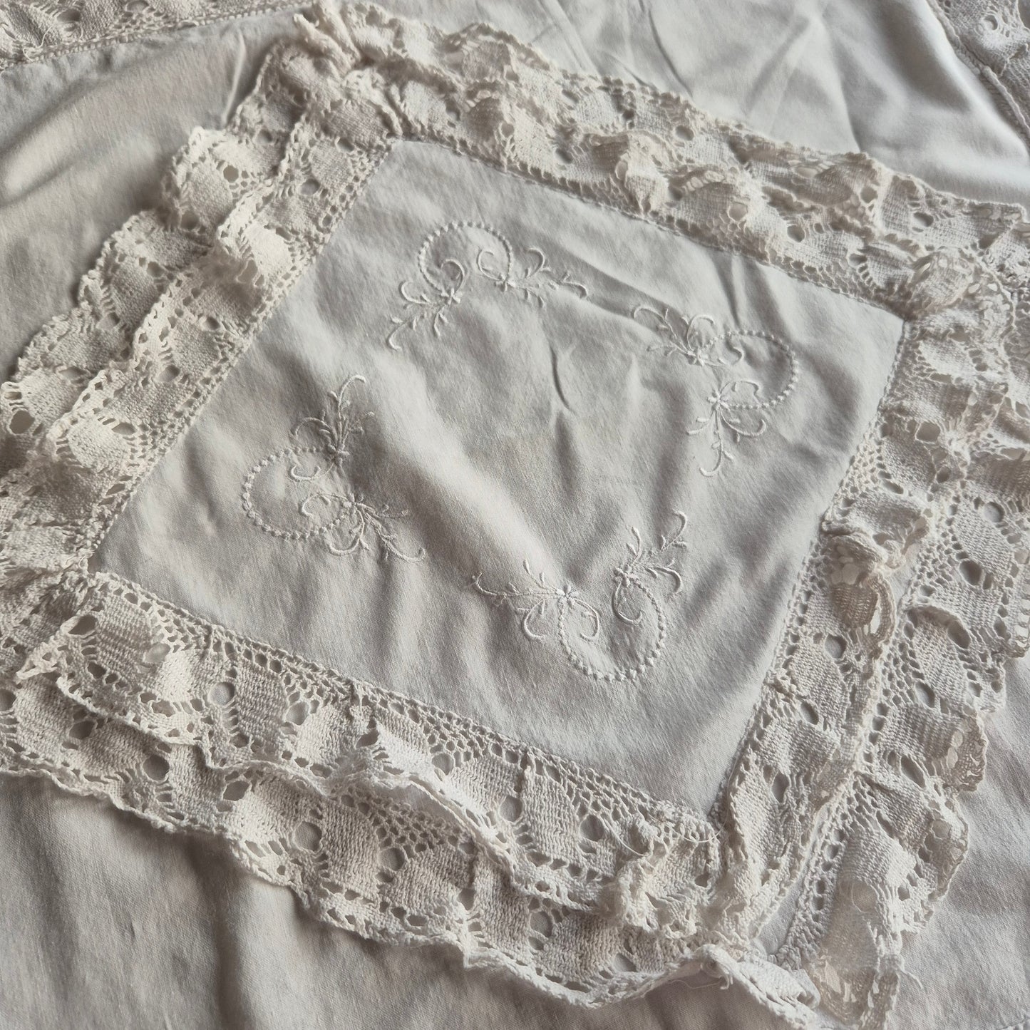 Antiker großer Jugendstil Kopfkissenbezug mit Häkelspitze 70x80cm Baumwolle weiß