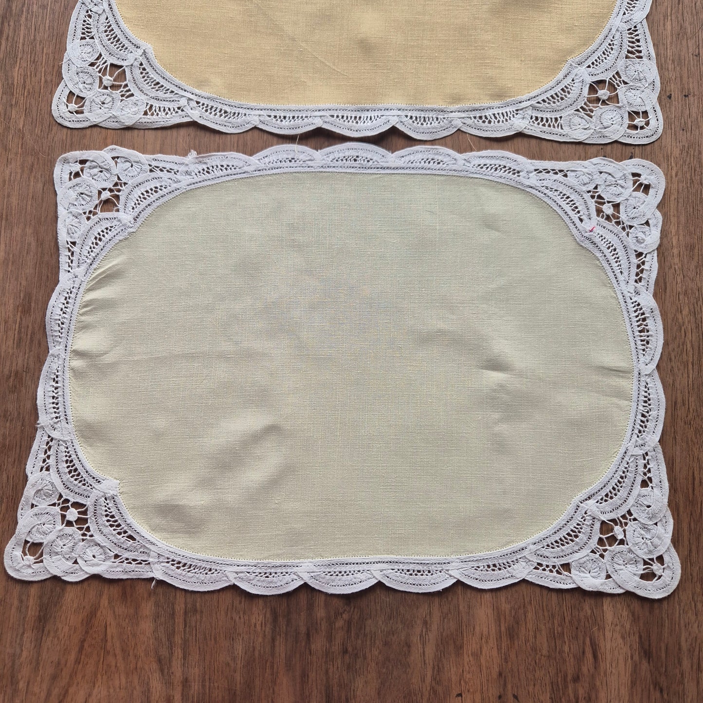 3x Antike Zierdeckchen Platzdeckchen Pastellgelb 40x30cm