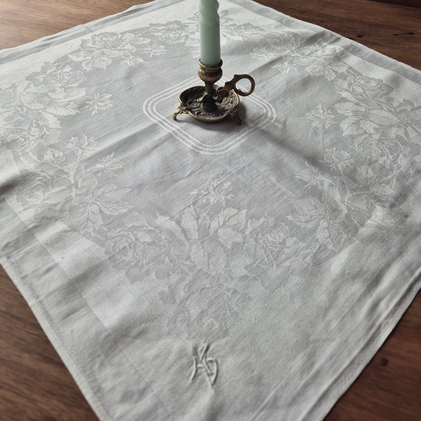 Antike Serviette oder Mitteldecke bestickt weiß klein 54x56cm Monogramm M.D. Damast 🤍