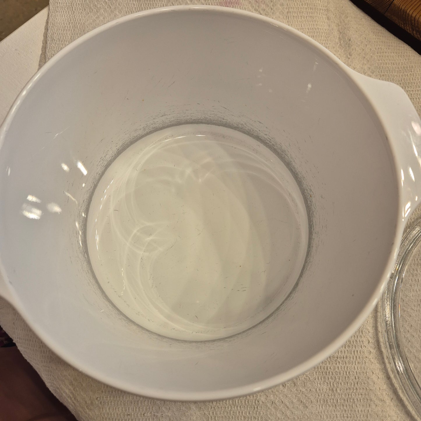 Vintage Porzellan Schüssel mit Glasdeckel Landhaus Vorratsschüssel Salat Nudelsalat weiß transparent