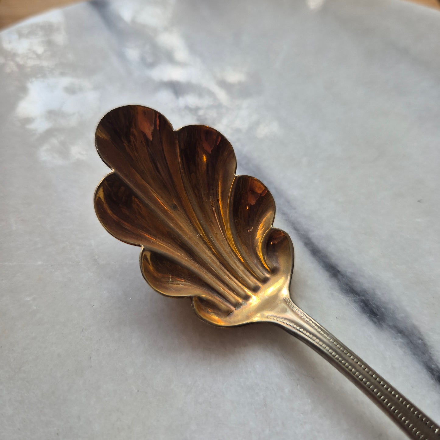 Antiker Muschelform Löffel Zuckerlöffel Alpacca Gold und Silberfarben