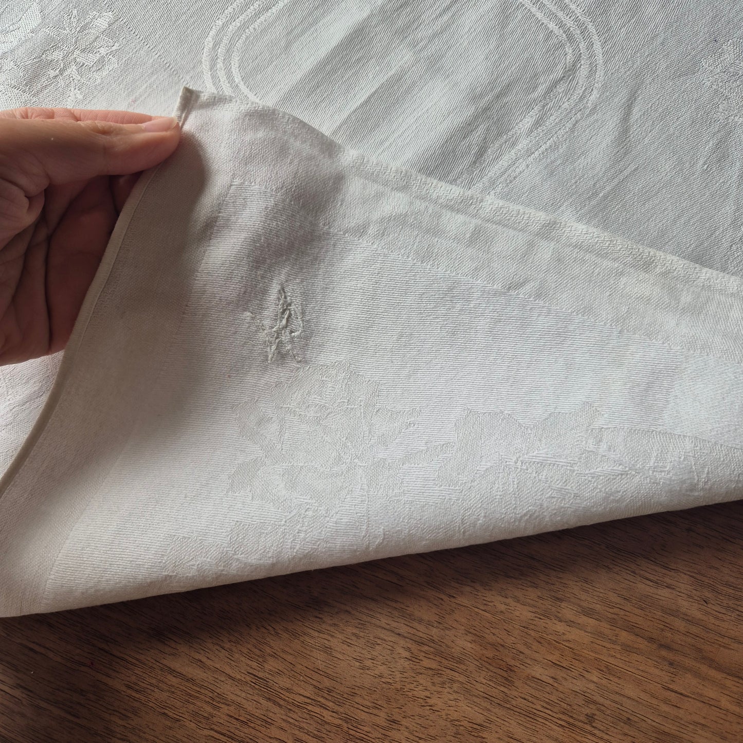Antike Serviette oder Mitteldecke bestickt weiß klein 54x56cm Monogramm M.D. Damast 🤍