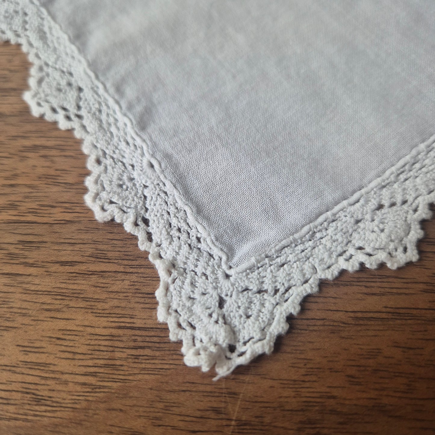 Vintage Stofftaschentuch weiß Baumwolle gehäkelt/geklöppelt 30x30cm