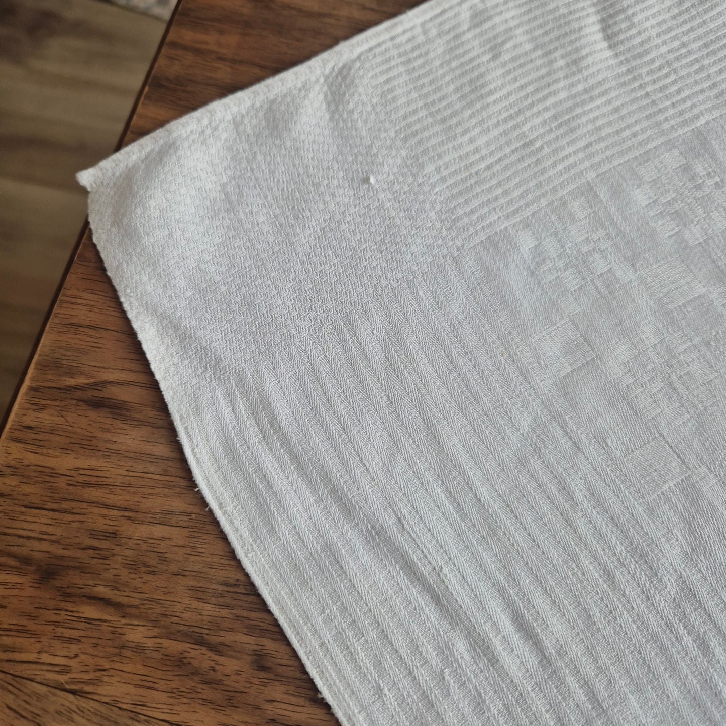 Antike Jugendstil Mitteldecke Tischdecke weiß 89x87cm Monogramm J.B. Damast Stockflecken