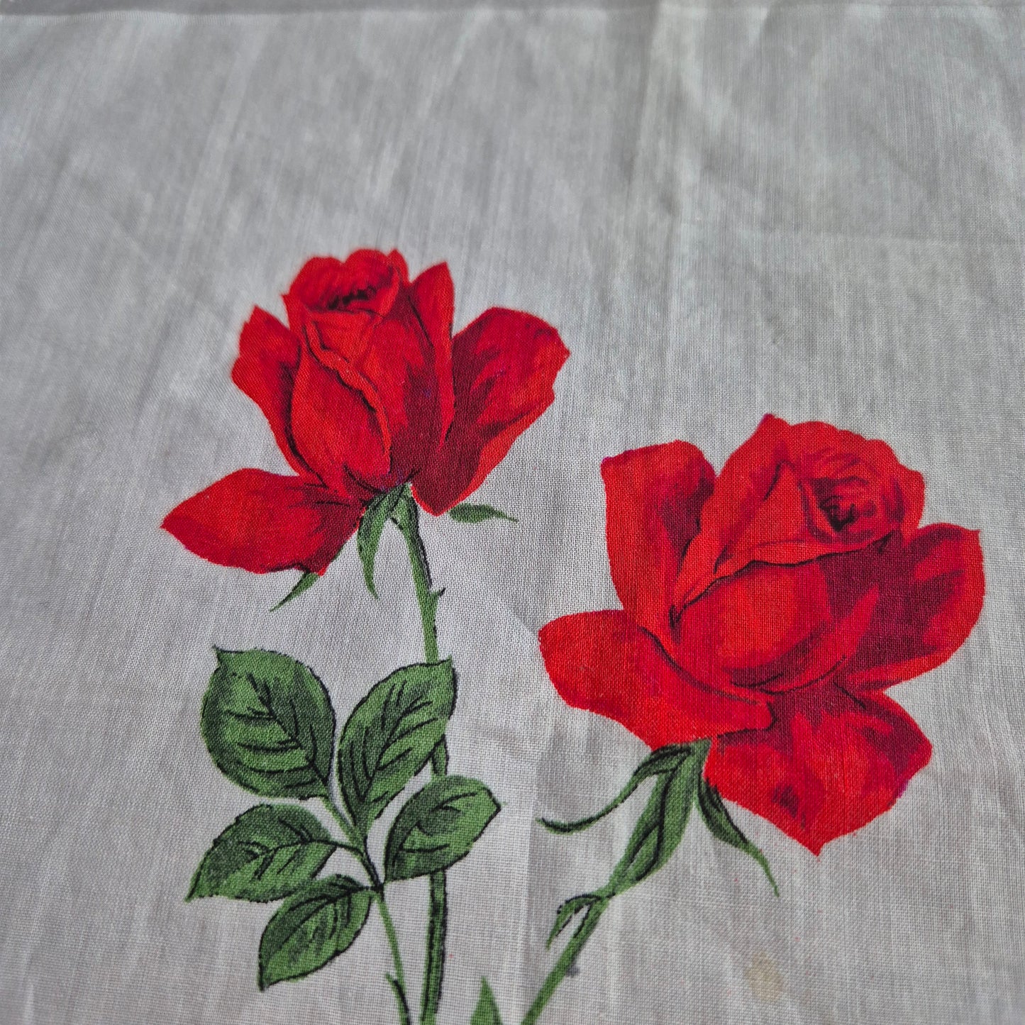 Vintage Stofftaschentuch weiß mit Rosen bedruckt Baumwolle 31x33cm