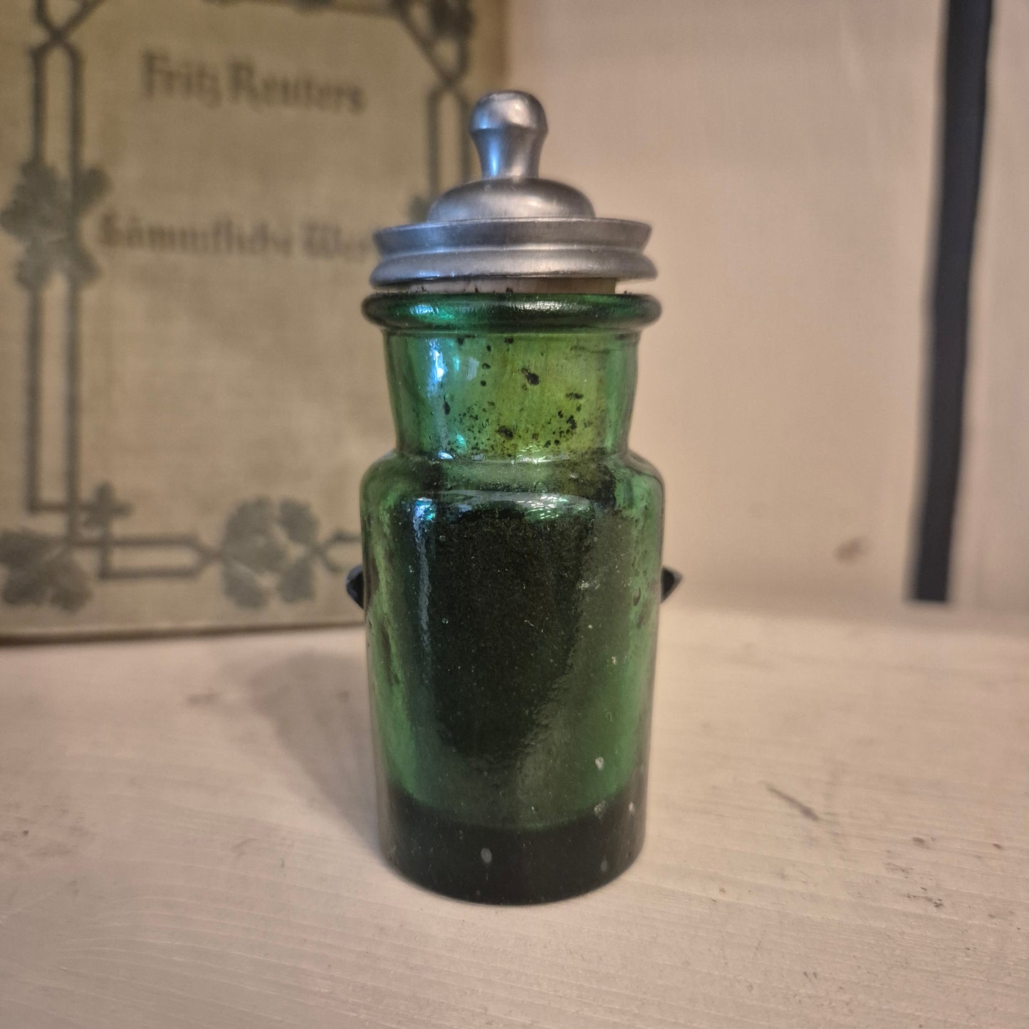 Antikes Schnupftabak Glas mit Deckel Behälter grün Zinn