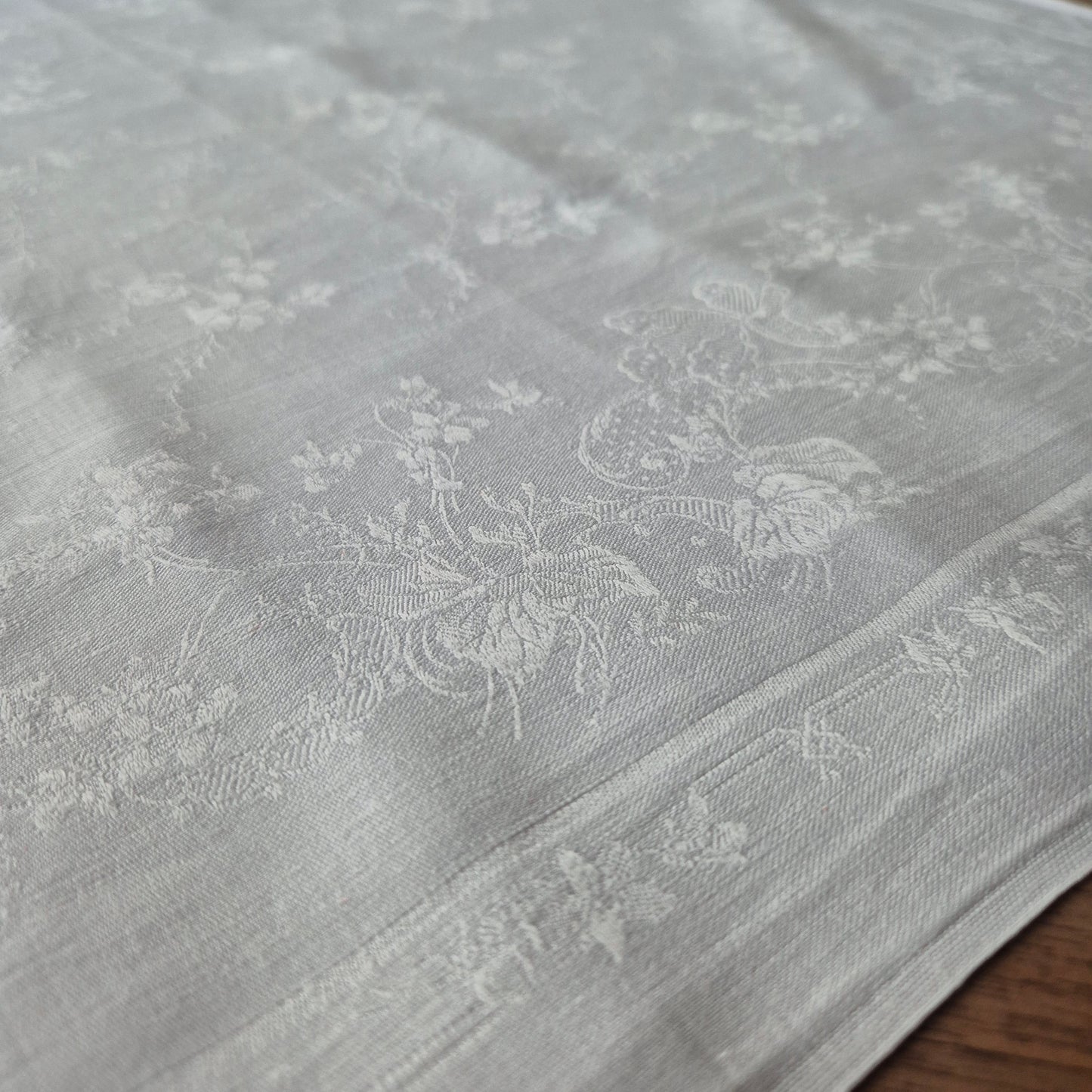 2x Antike Jugendstil Servietten/Mitteldecken rot bestickt weiß 62x62cm Monogramm M.E. Damast
