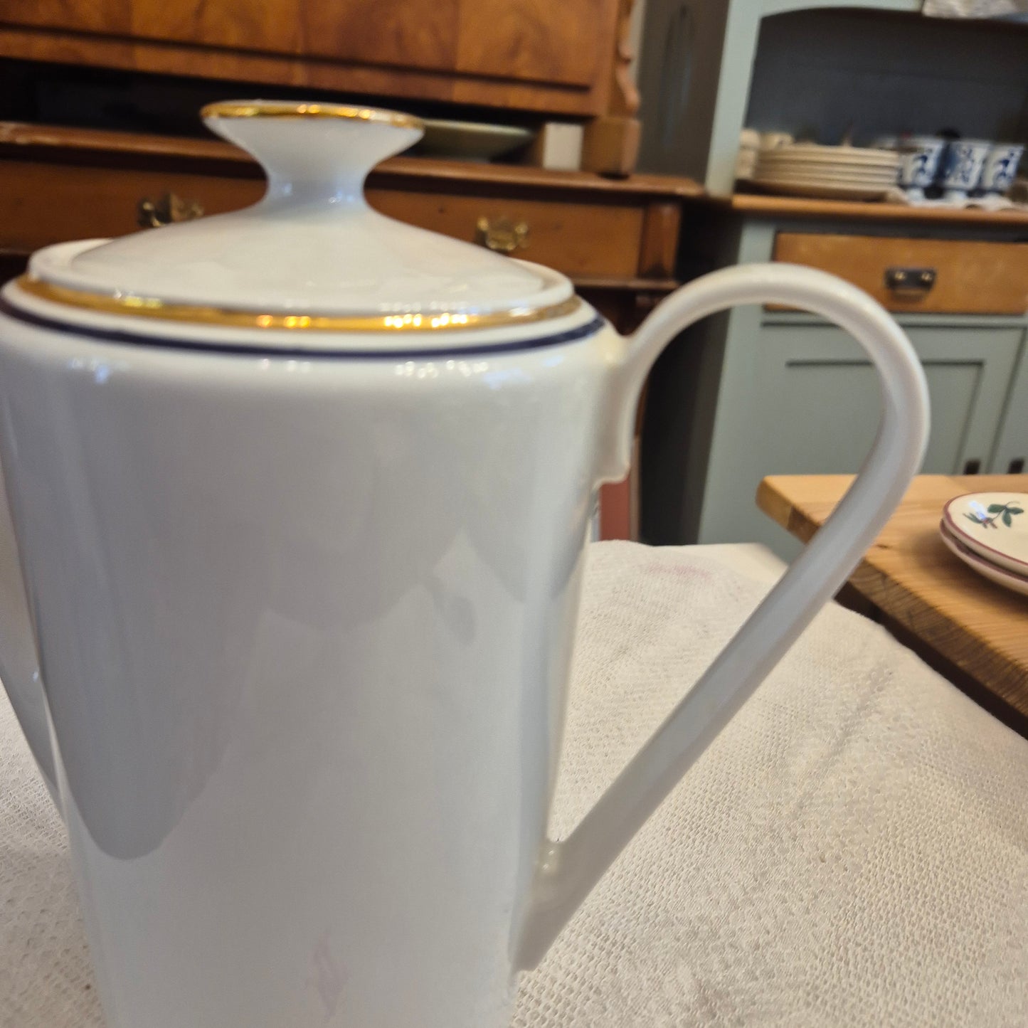 Vintage Kahla Tee Kaffeekanne Kanne weiß blau goldrand