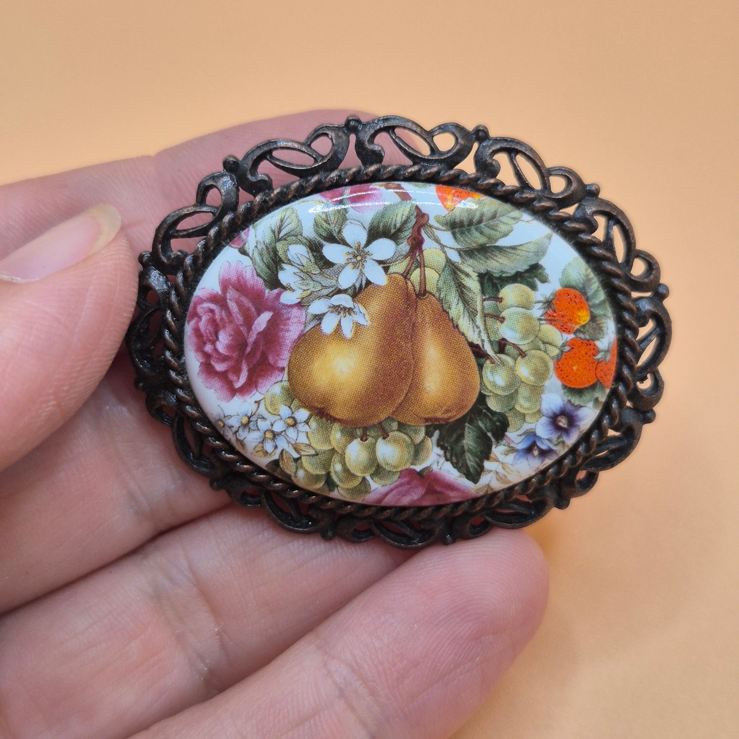 Vintage Brosche mit Birnenmotiv