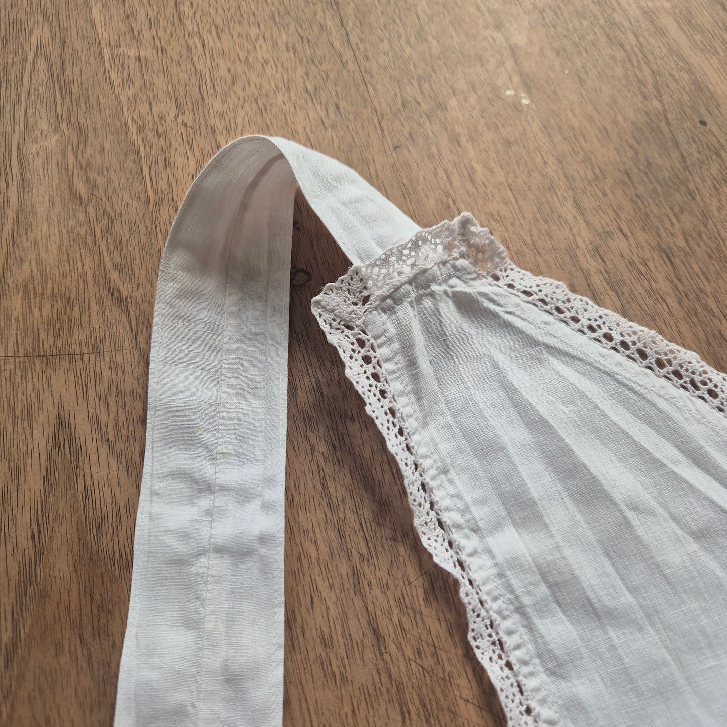 Antike Weiße Baumwoll Schürze mit Blumen Rosenspitze Gr. S bis M Weißwäsche