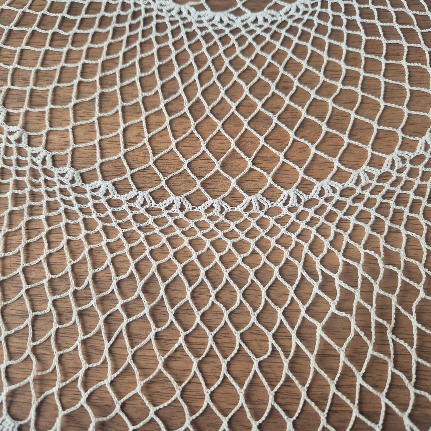Antikes gehäkeltes / geklöppeltes Zierdeckchen weiß rund 54cm