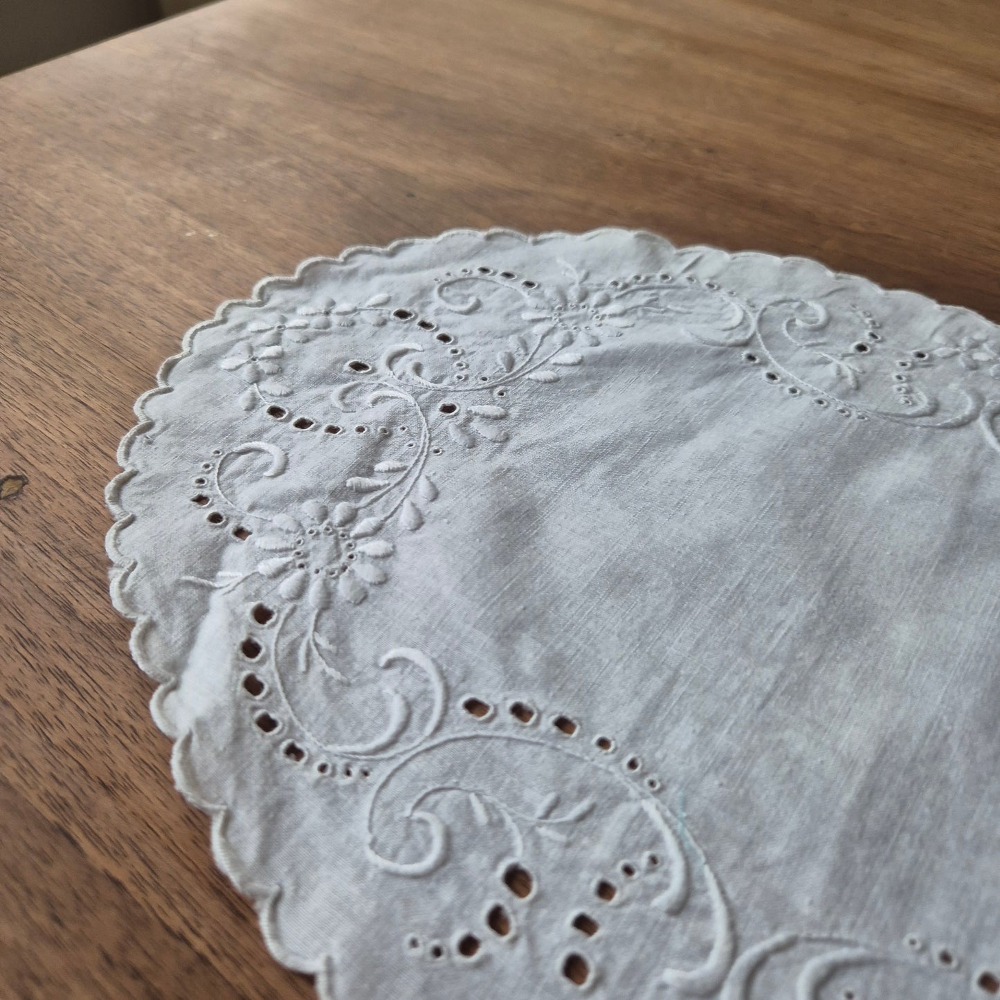 Vintage Zierdeckchen weiß bestickt Baumwolle 36x24cm weiß oval