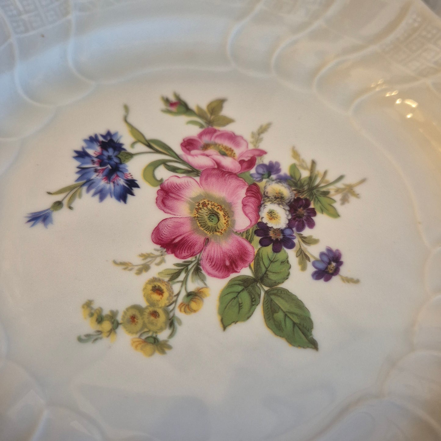 12x Antike Hutschenreuther Porzellan Kuchenteller mit Blumenmotiv Reliefrand