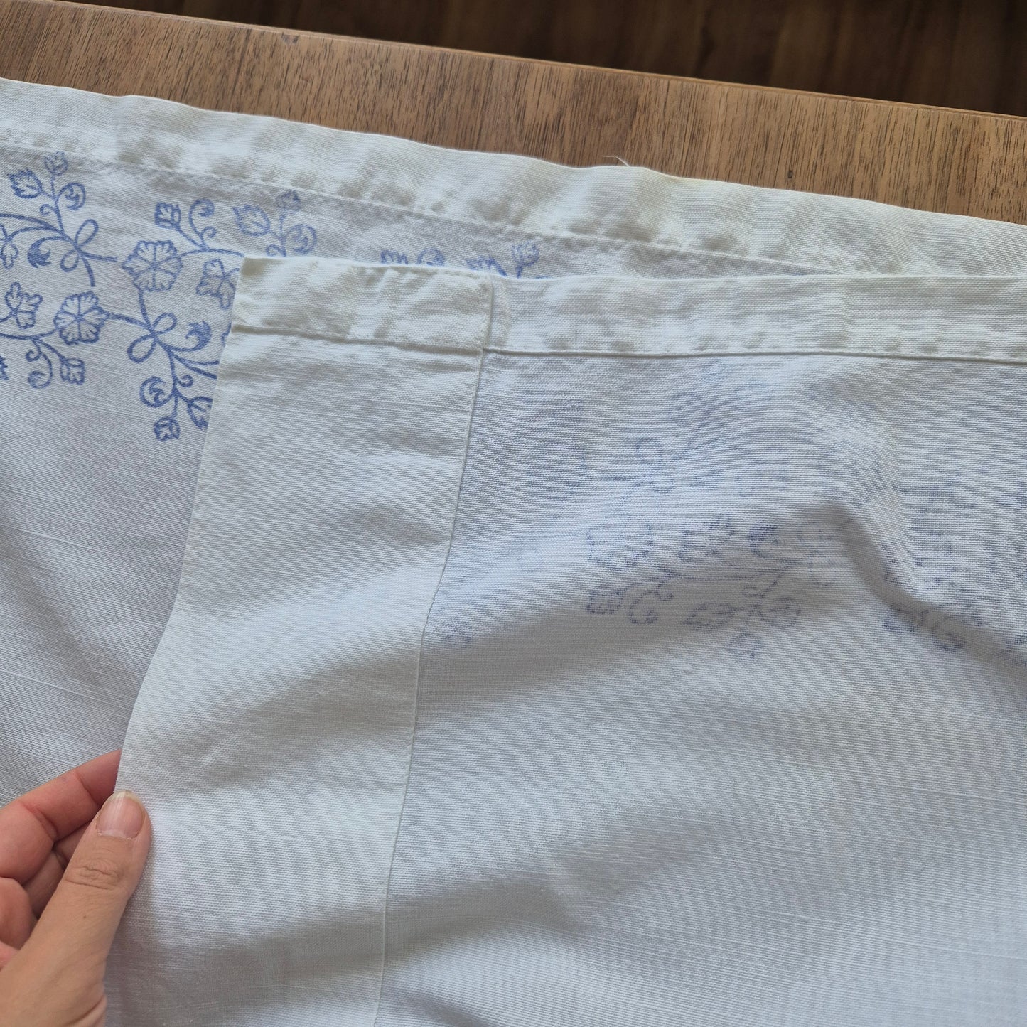 Vintage Baumwolle Gardine mit blauem Stempel Muster rechte Seite 118x166cm Handgemacht