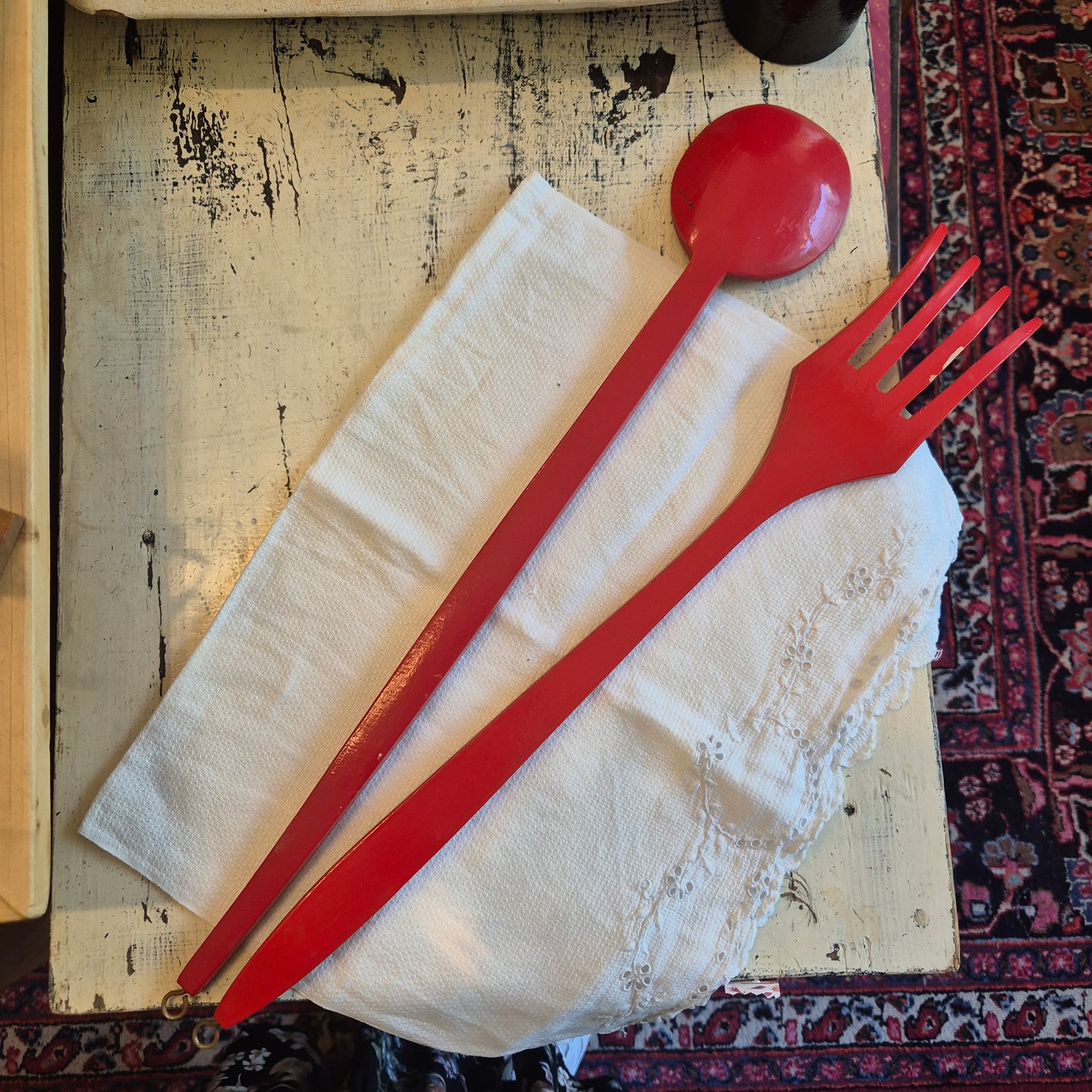 Vintage Deko Holzbesteck Löffel & Gabel für die Wand Küche handbemalt rot Blumenmalerei