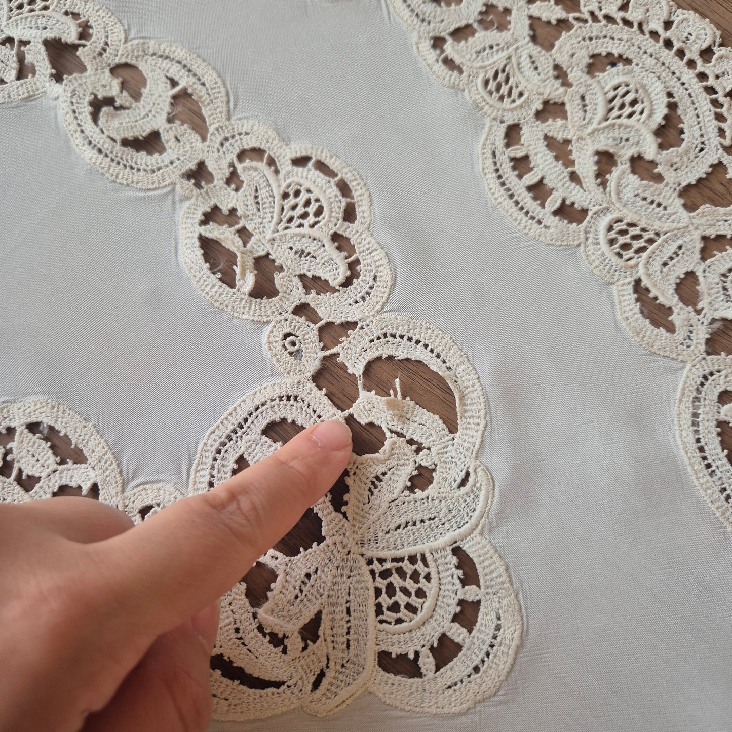 Antikes viktorianisches Zierdeckchen creme gehäkelt geklöppelt 42x80cm oval