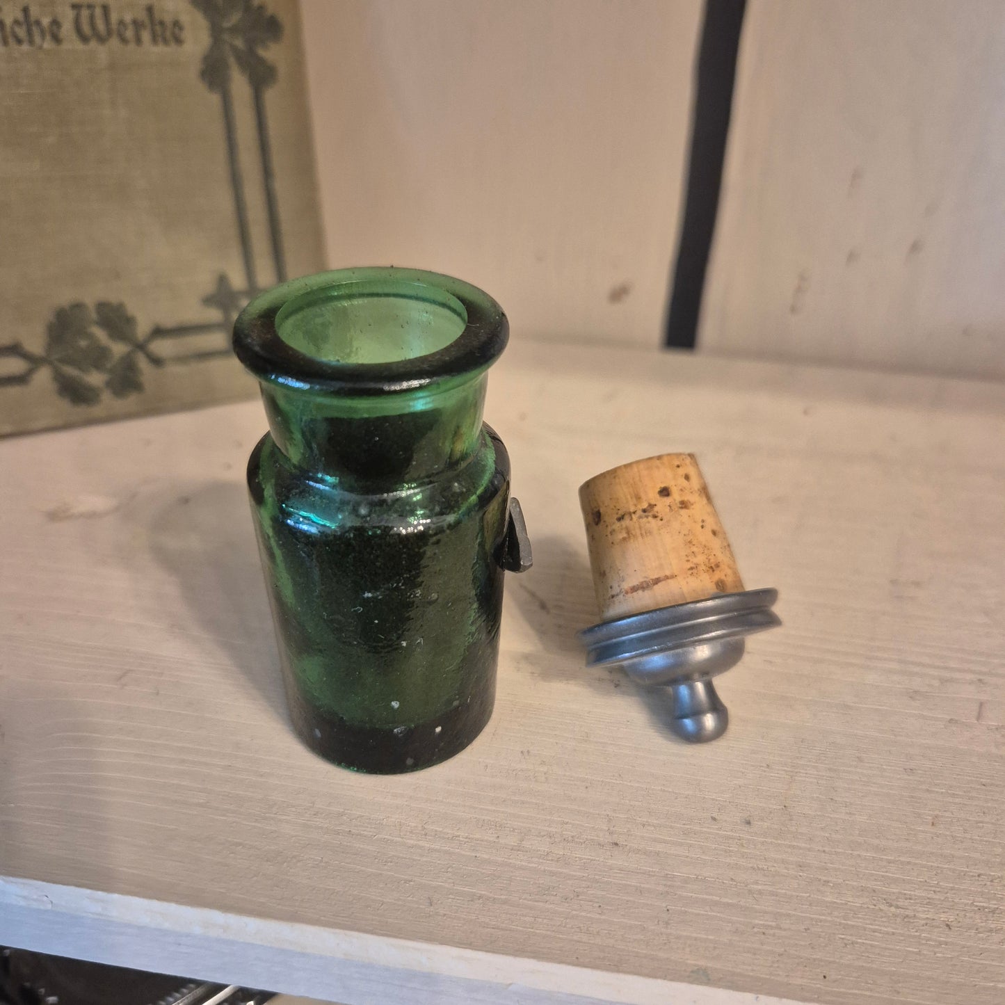 Antikes Schnupftabak Glas mit Deckel Behälter grün Zinn