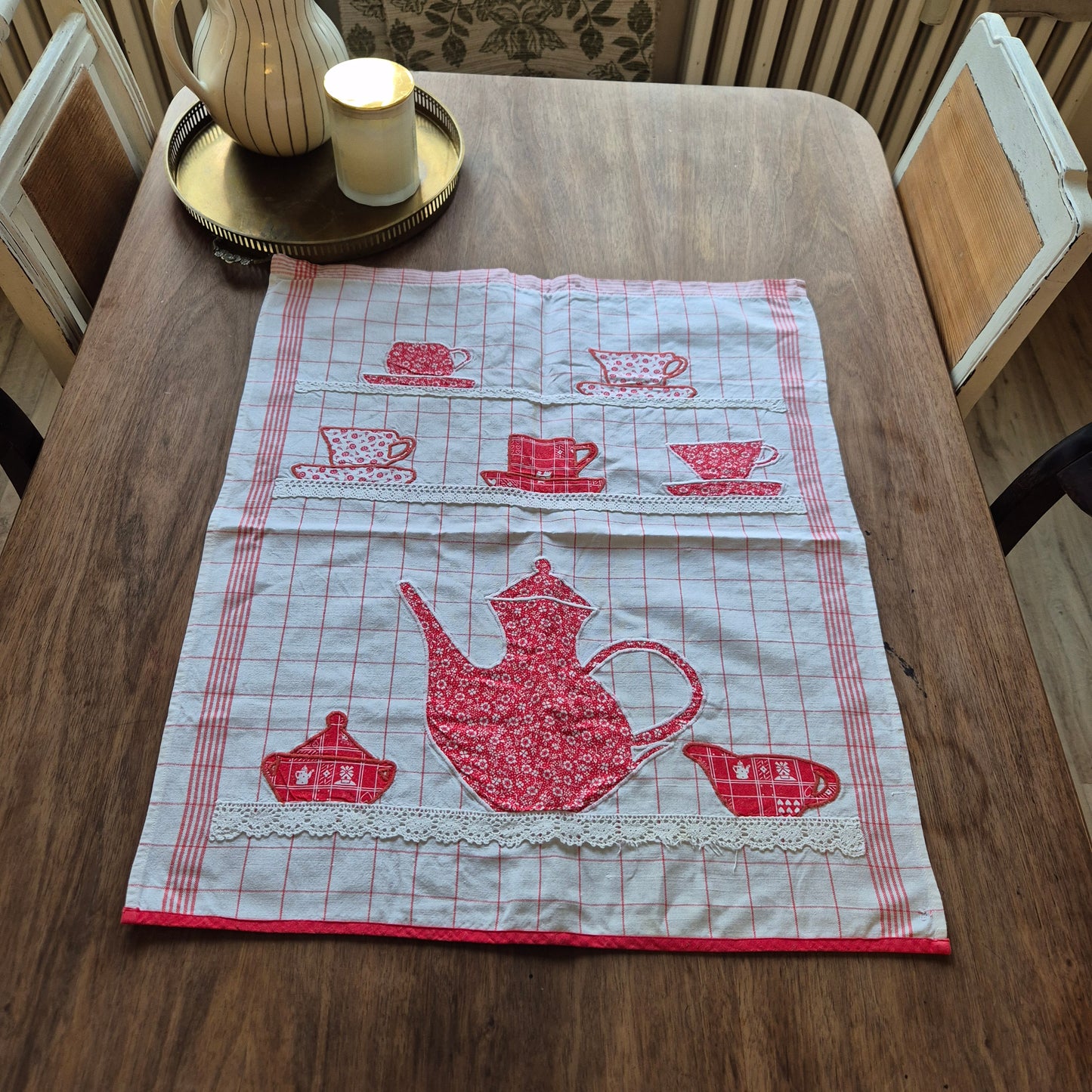 Altes Überhandtuch rot weiß Patchwork Kanne Tassenmotiv handmade 55x65cm