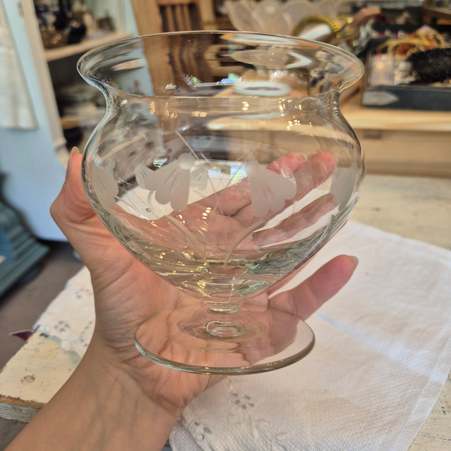 Altes Vintage Dekoratives Glas Schale mit geschliffenem Motiv Blumen Maiglöckchen Krokusse