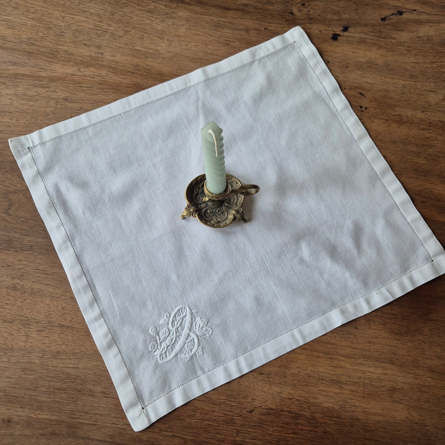 Antike Serviette / Zierdeckchen bestickt weiß klein 40x36cm ♡