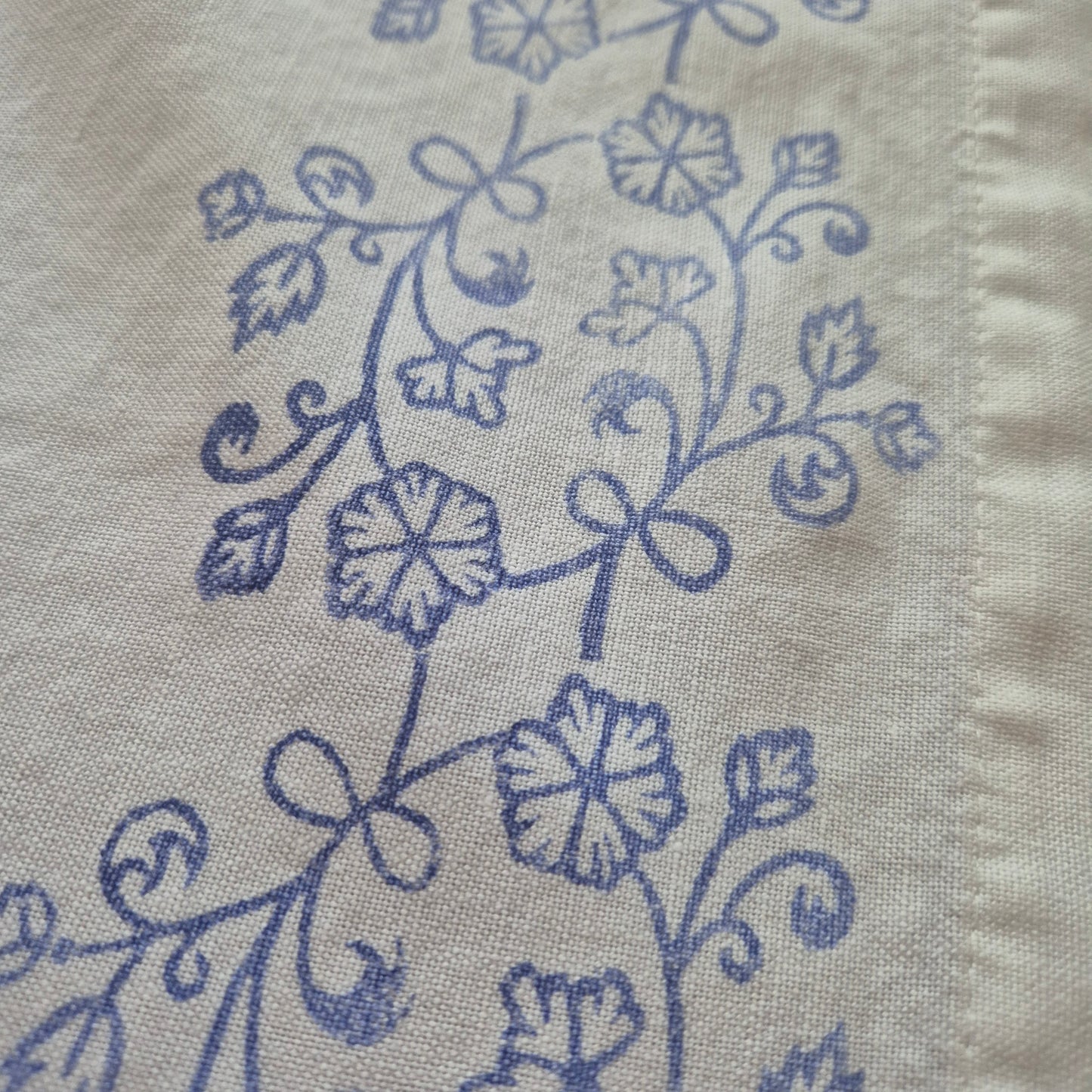 Vintage Baumwolle Gardine mit blauem Stempel Muster rechte Seite 115x169cm Handgemacht
