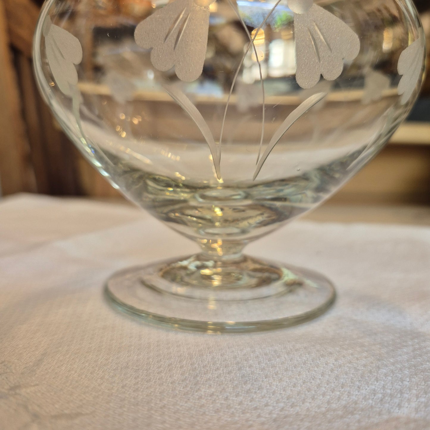 Altes Vintage Dekoratives Glas Schale mit geschliffenem Motiv Blumen Maiglöckchen Krokusse