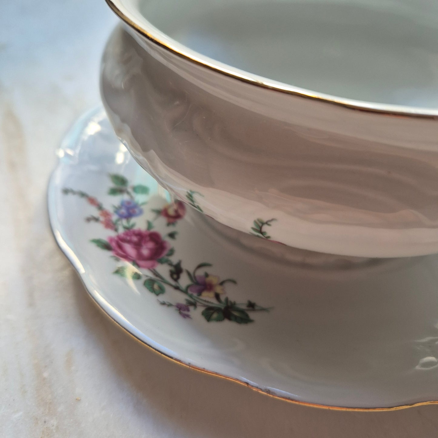 Antike Porzellan Sauciere weiß mit Blumendekor Wawel Polen