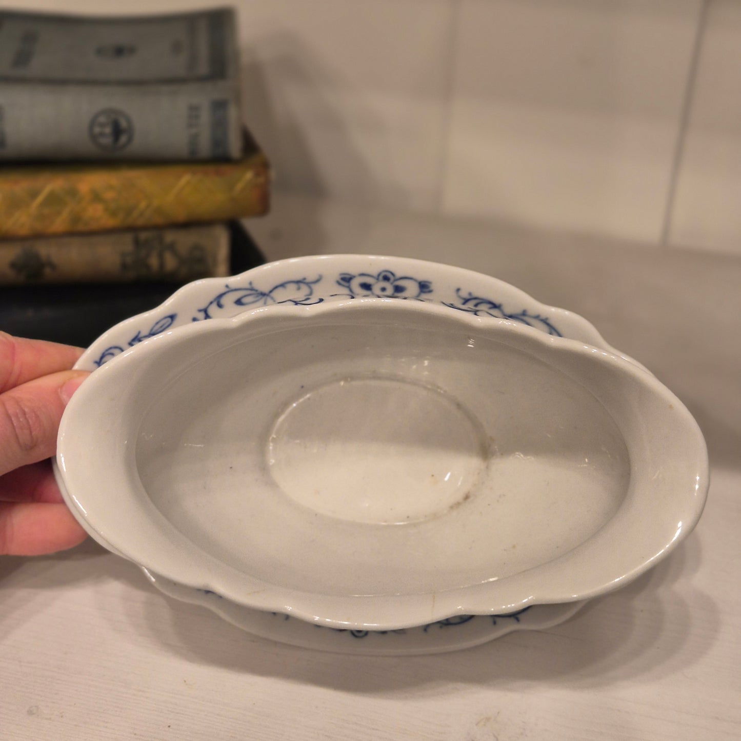 Antike Sauciere blau weiß mit festem Unterteller Porzellan Kalk in Eisenberg/Thüringen