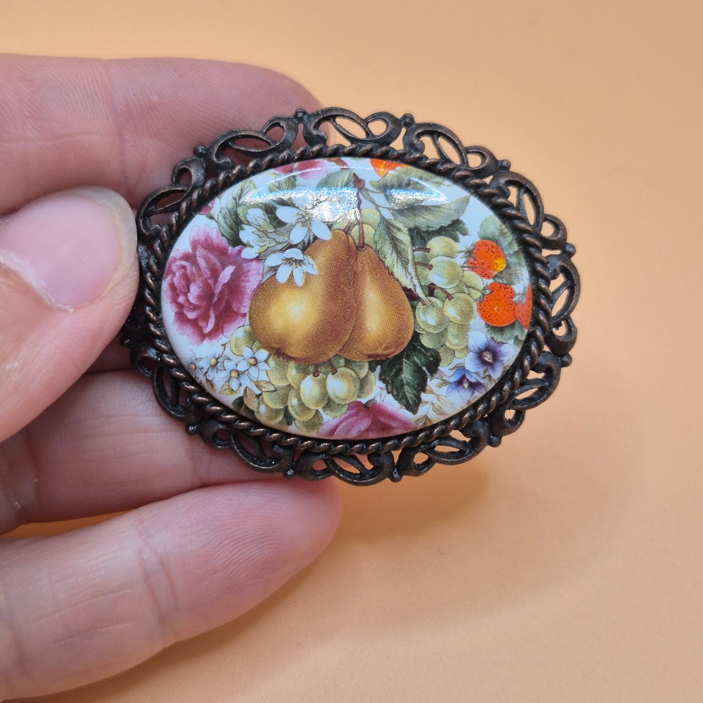 Vintage Brosche mit Birnenmotiv