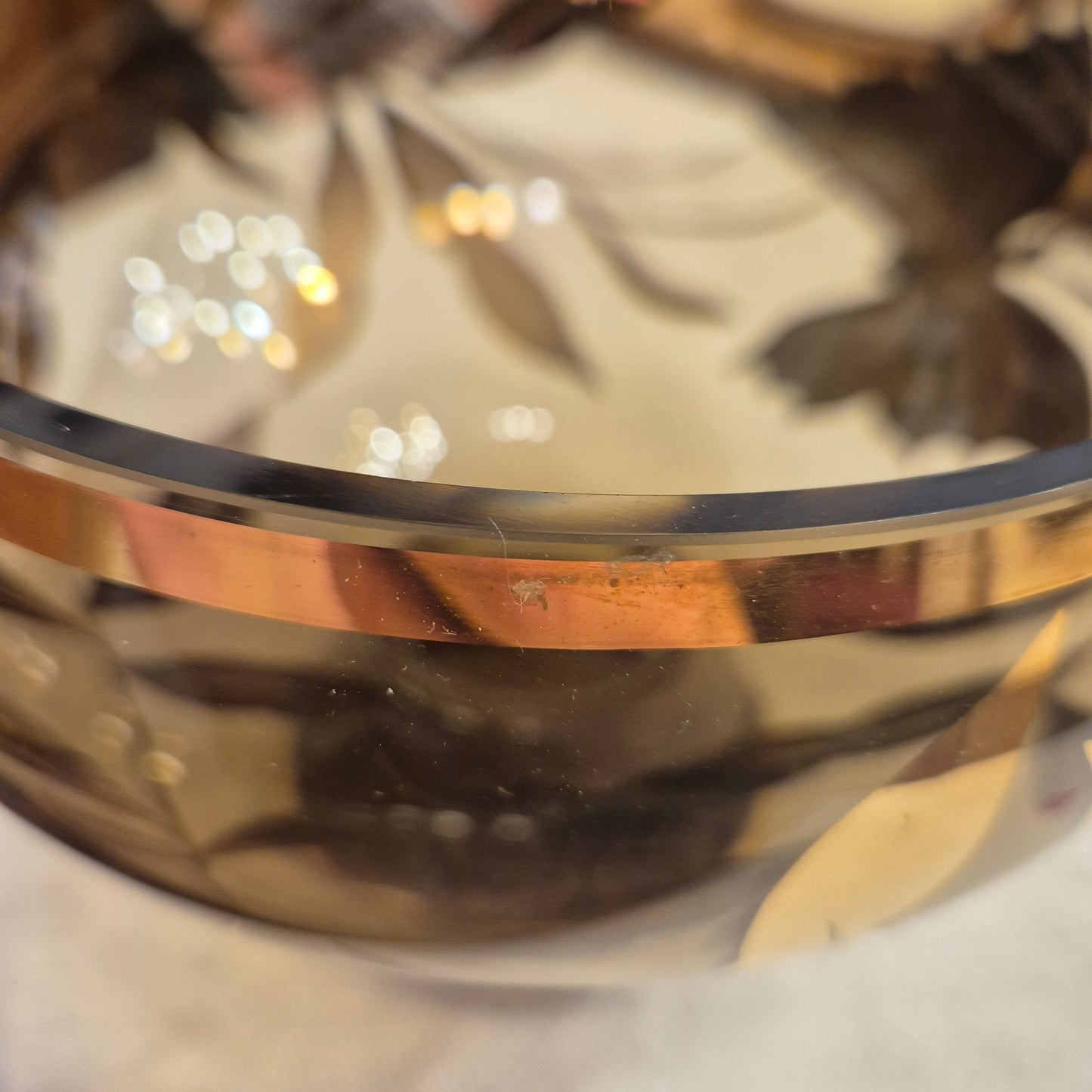 Glas Schale auf Fuß rauchig schwarz grau Gold Blumendekor Schmetterling oder auch Pflanzentopf