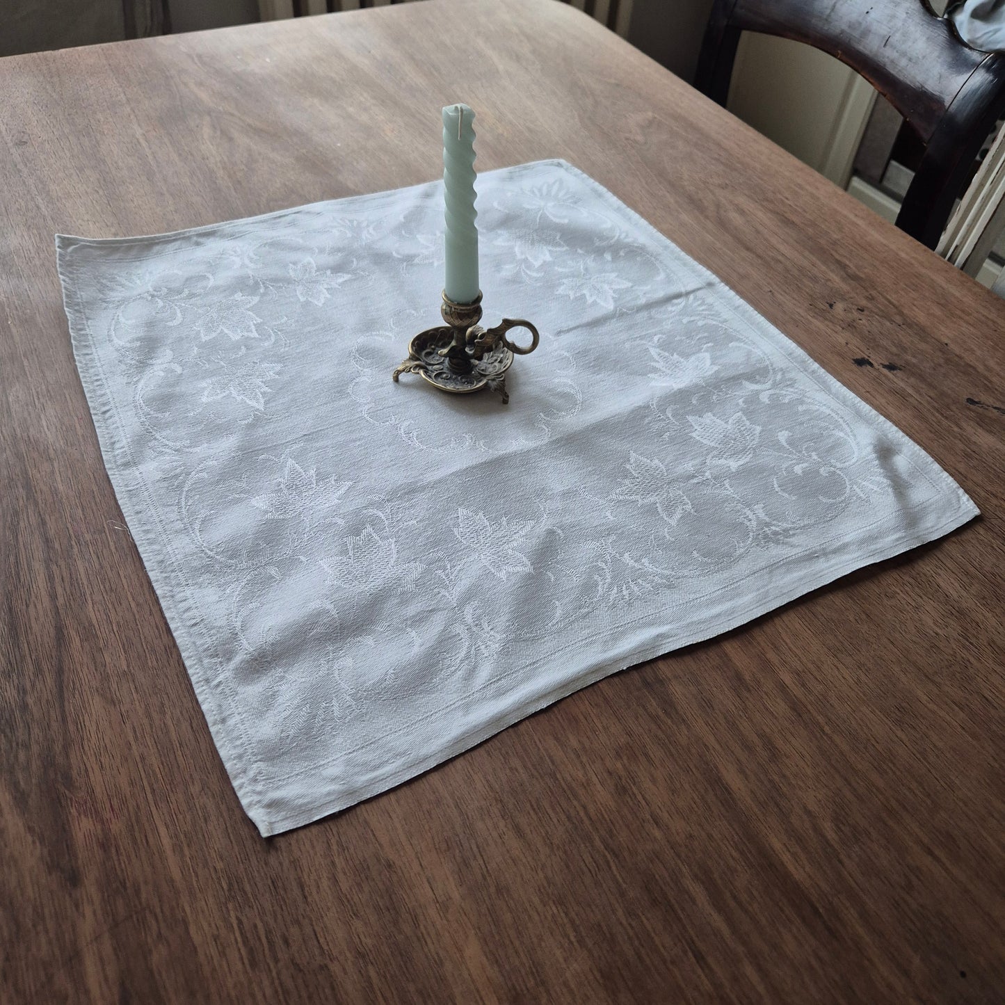 Antike einfache Damast Serviette oder Mitteldecke weiß Blattmotiv 45x48cm ♡