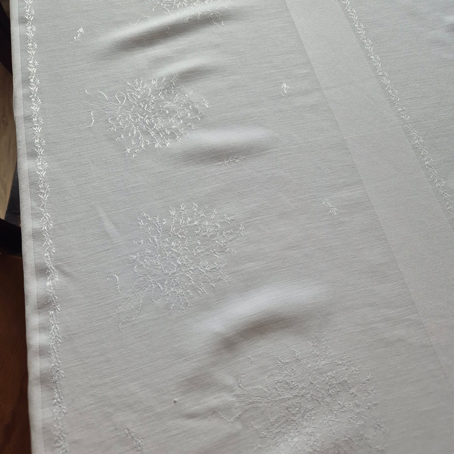 Tischdecke Damast weiß 143x120cm Tafel Königlich wunderschön! (zwei kleine Stockflecken) 🤍
